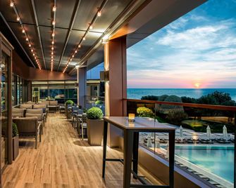 فندق نهضة بولات اسطنبول - اسطنبول - بار