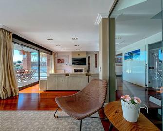 Stylish villa with saltwater pool - Caldes d'Estrac - Living room