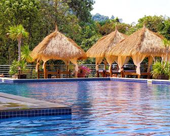 Vanna Hill Resort - Kep - Svømmebasseng
