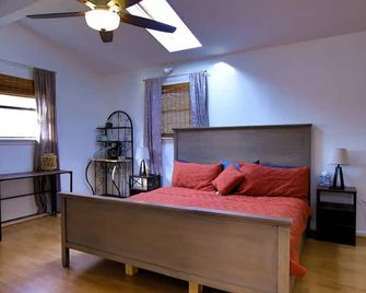 Livingston Home Near The Lake - Livingston - Bedroom