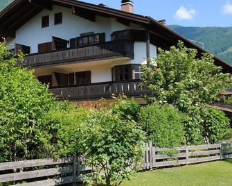 Premium-Chalet Achental mit Kamin und Sauna - Schleching - Edificio