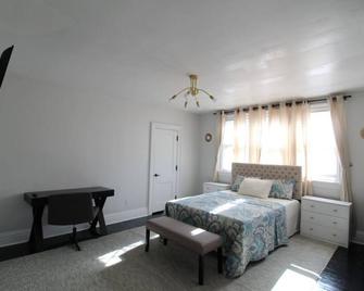 Luxury 3-bedroom suite in Scranton-Hill Section with WiFi + Cable - Scranton - Bedroom