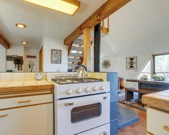 Off-Grid Geodesic Dome: Nevada City House w/ Views - Nevada City - Kitchen