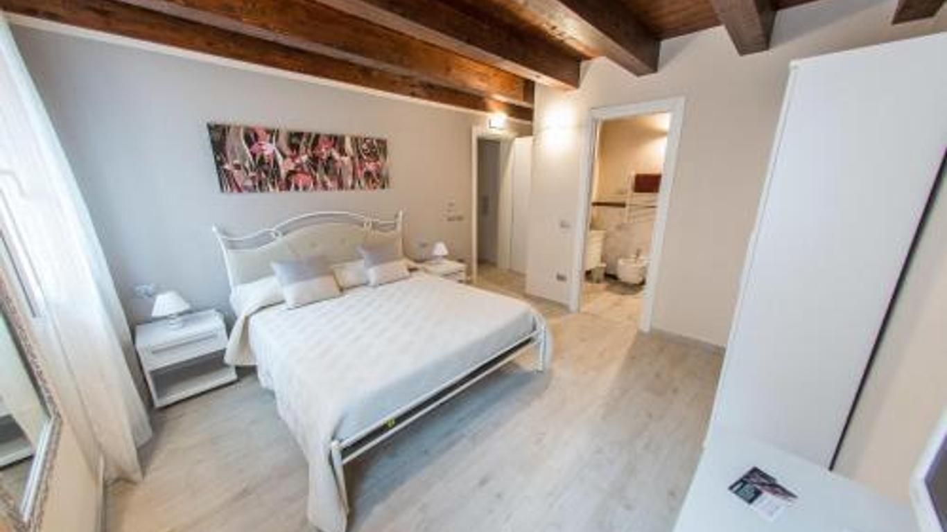 Piccola Venezia Room
