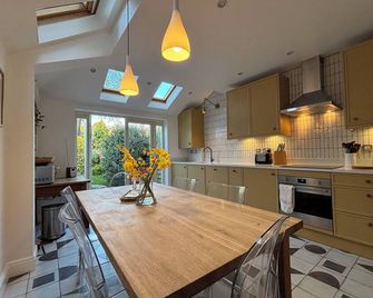 Charming and spacious period cottage in central Cambridge - Cambridge - Kitchen