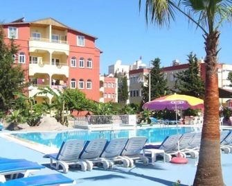 صن أبارتمنتس - مارماريس - حوض السباحة