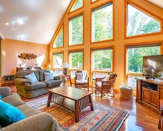 Happy Valley Hideaway - Davis - Sala de estar