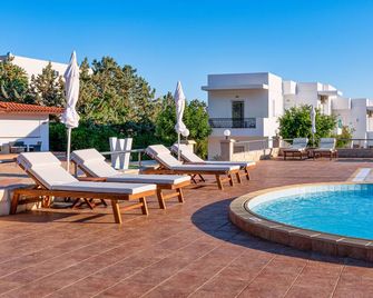 W Suites by Estia - Stalida - Piscina