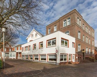 هوتل جراف والدرسي - بوركوم - مبنى