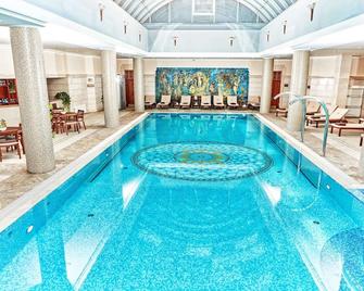 Premier Palace Hotel - เคียฟ - สระว่ายน้ำ