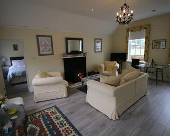 Prince Hill Holiday Cottages - Devizes - Living room