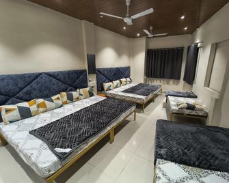 Hotel Dev Bhoomi - Ujjain - Soveværelse