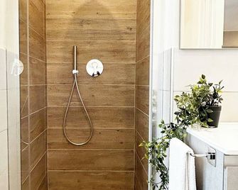 Quick Home - Orchidea - Biella - Bad