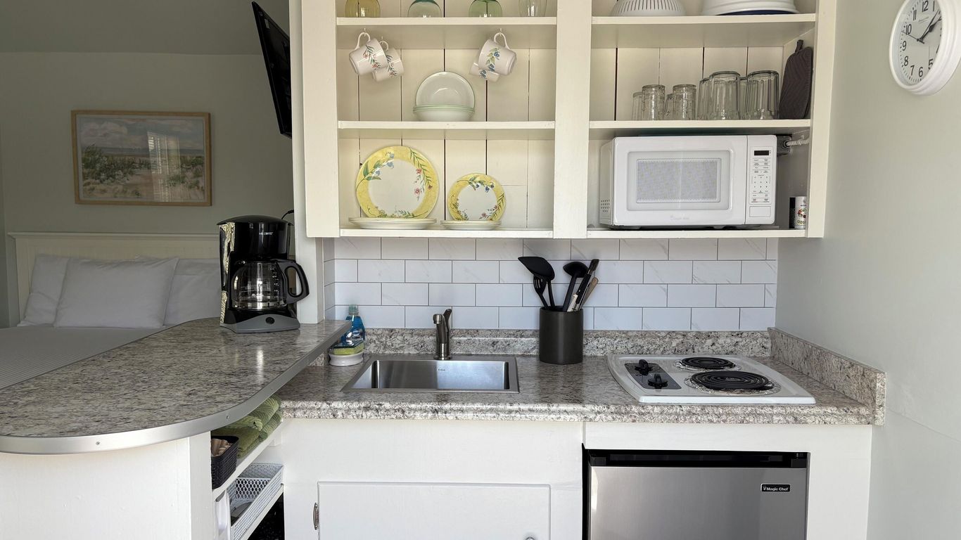 Moontide Motel, Apartments, and Cabins