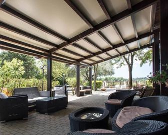 Happy Village & Camping - Rooma - Patio