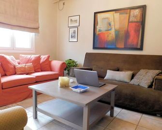 Cozy Family House in Lixouri - Lixouri - Living room