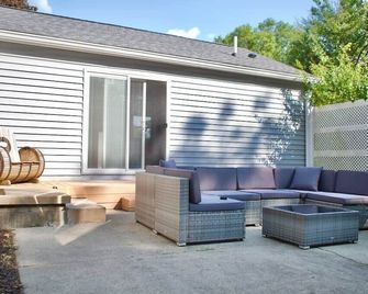 Elm House - West Lafayette - Patio
