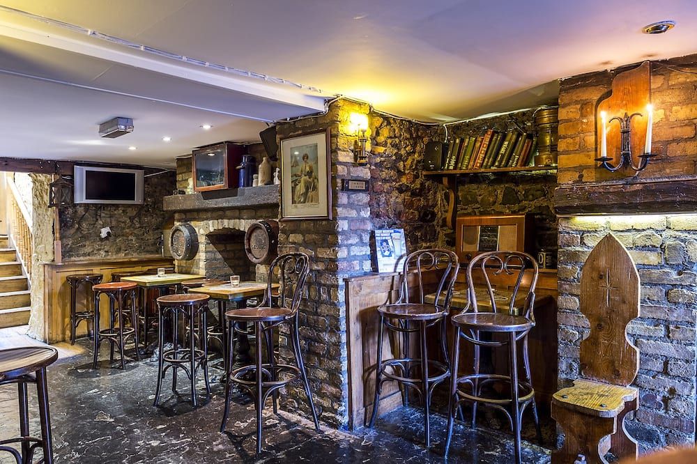 Uppercross House Hotel