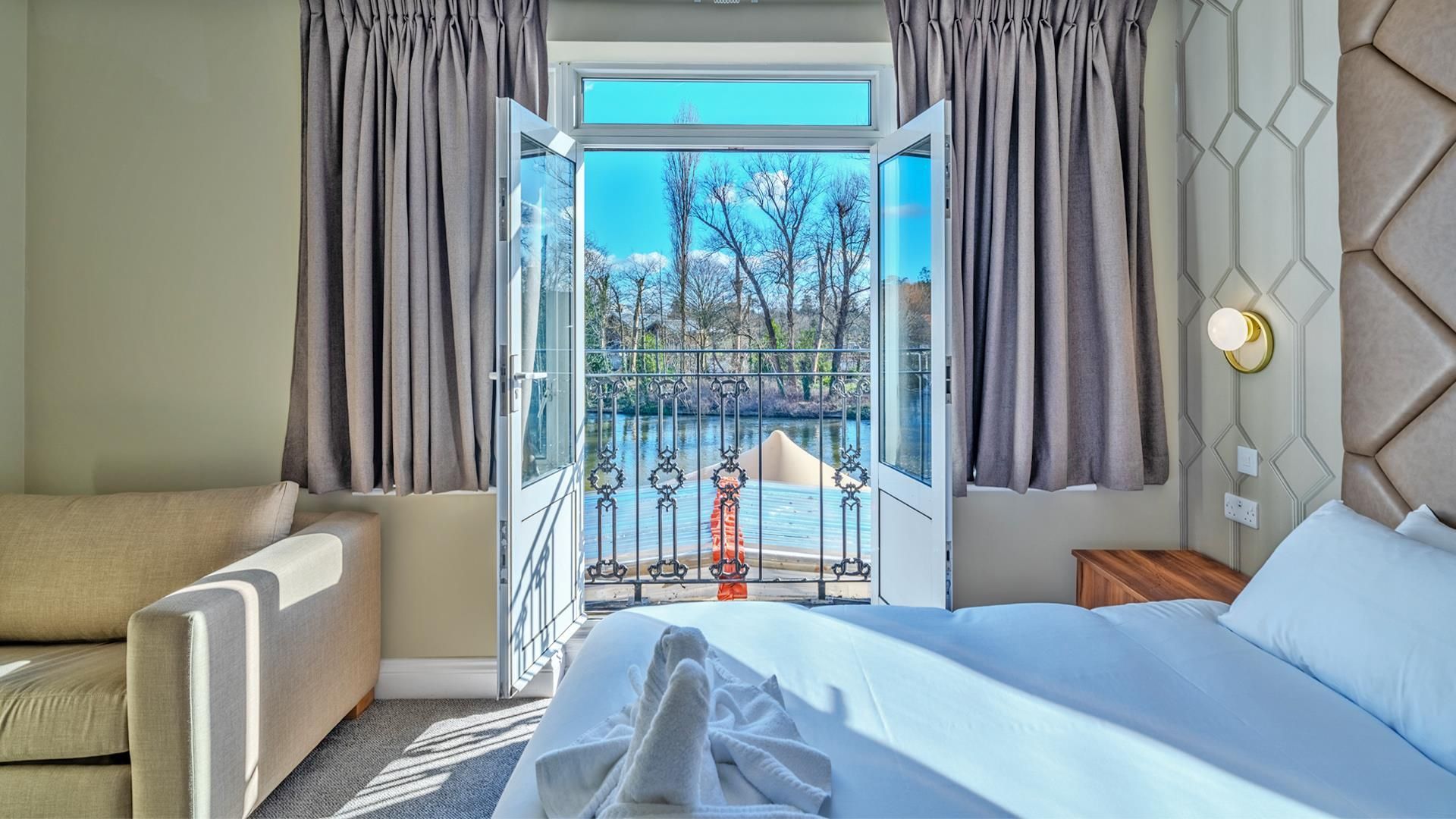 Uno Thames Hotel -Reopened Brand New Again -Free Parking - מיידנהד - חדר שינה