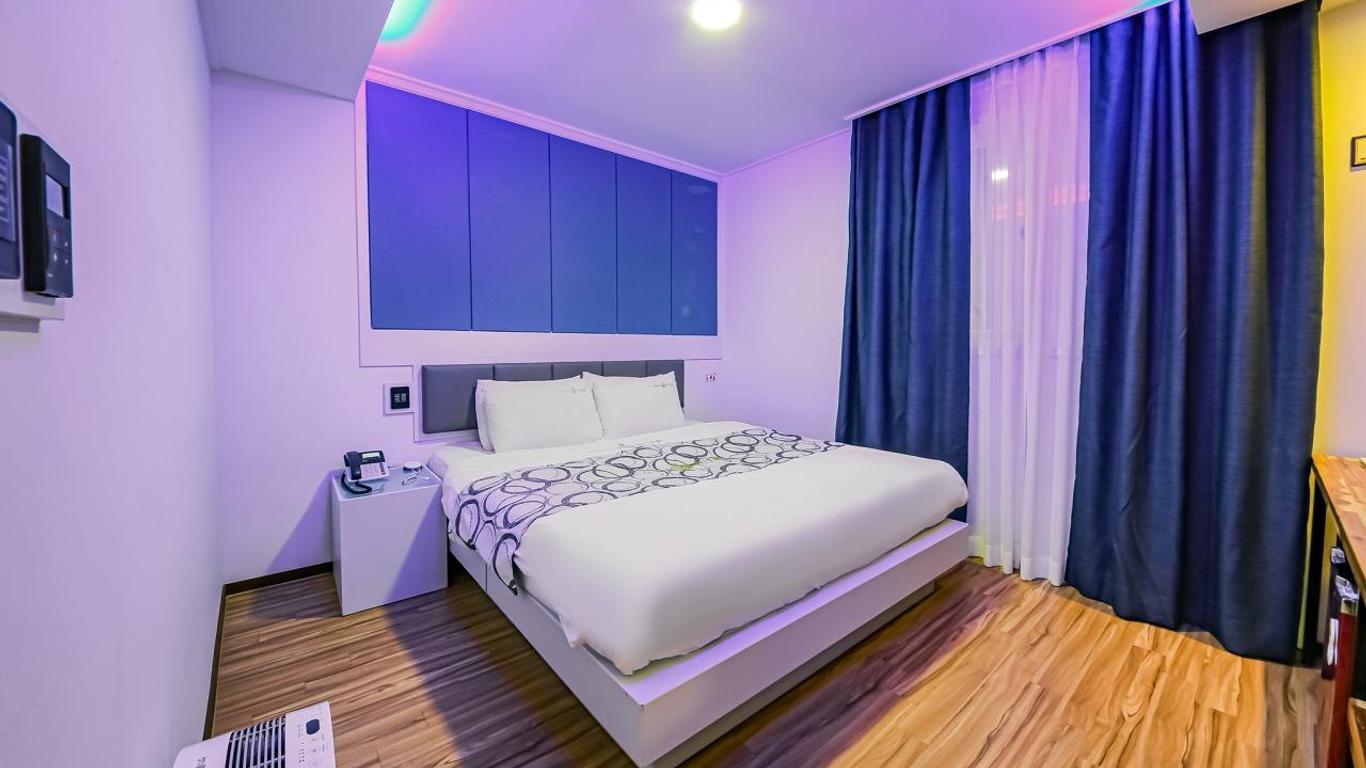 S Hotel