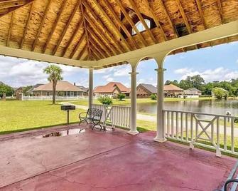 4 Bedroom Oasis - Florence - Patio