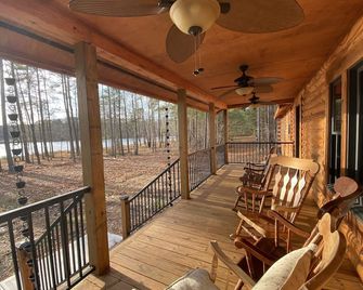 Secluded Waterfront Cabin Retreat - Henderson - Balkon