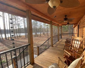 Secluded Waterfront Cabin Retreat - Henderson - Balkon