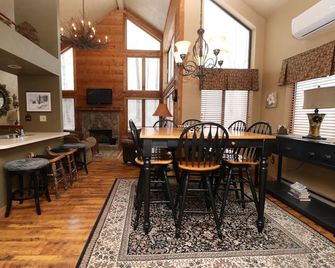 updated single family home for a getaway - Somerset - Restaurant