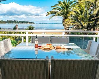 Lannan Beach House - Stay Waiheke - Auckland - Balcony