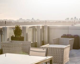 Arlington Fully Furnished Apartments in Crystal City - Arlington - Balcony
