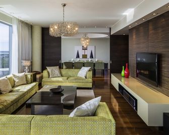Swissôtel Tallinn - Tallinn - Oturma odası