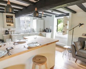 4 Masons Court - Stratford-upon-Avon - Dining room