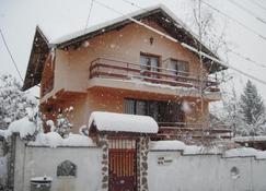 Hadjibulevata Guest House - Kovachevtsi - Building