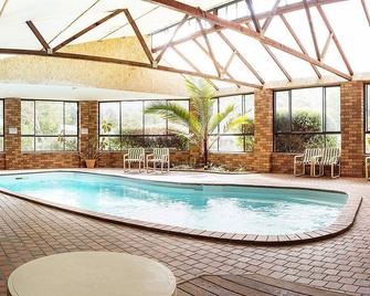 Pinnacle Holiday Lodge - Halls Gap - Pool