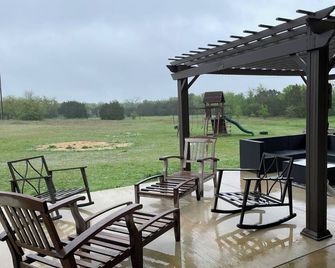 Stillhouse Lake Fishing Retreat -Cedar Creek Ranch, 10 Acres + Boat Parking - Salado - Terasa