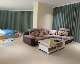 Dongxing Xinchang Hotel - Fangchenggang - Living room