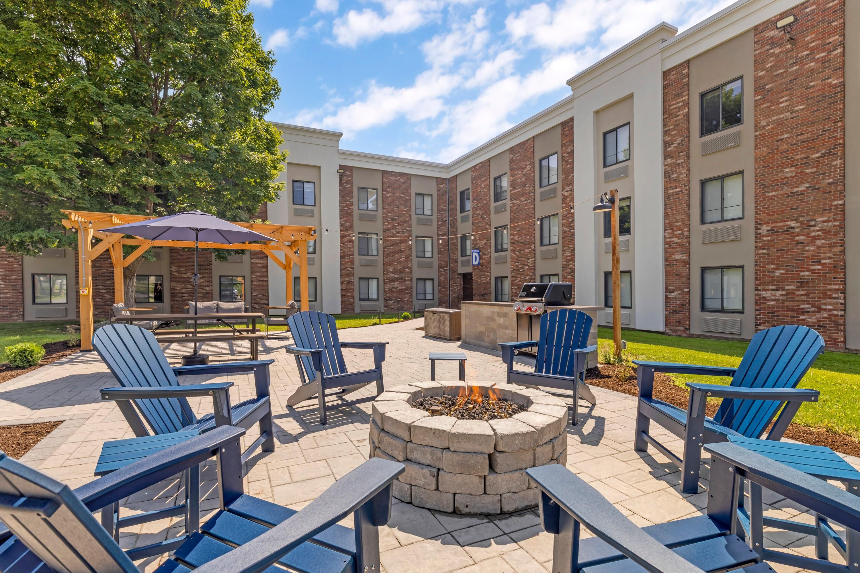 Holiday Inn Express Plattsburgh By IHG - Plattsburgh - Binnenhof