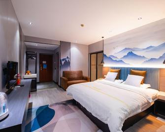 Yueding Fashion Hotel (Five-star Pedestrian Street) - Liuzhou - Habitación