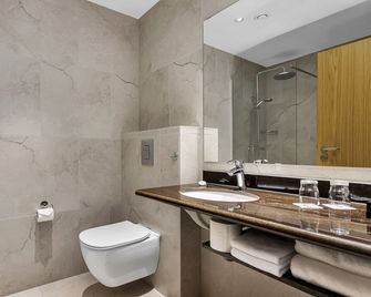 Airport Hotel Aurora Star - קפלאביק - חדר רחצה