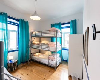 Help Yourself Hostels - Parede - קאסקאיס - חדר שינה