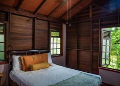 Naniki Cottages - Bathsheba - Bedroom