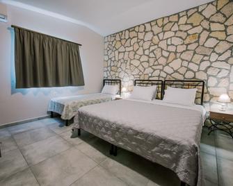 Acrocorinth Apartments - Korinth - Schlafzimmer