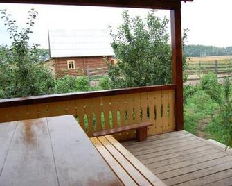 Konniy Dvor Guest House - Súzdal - Balcón