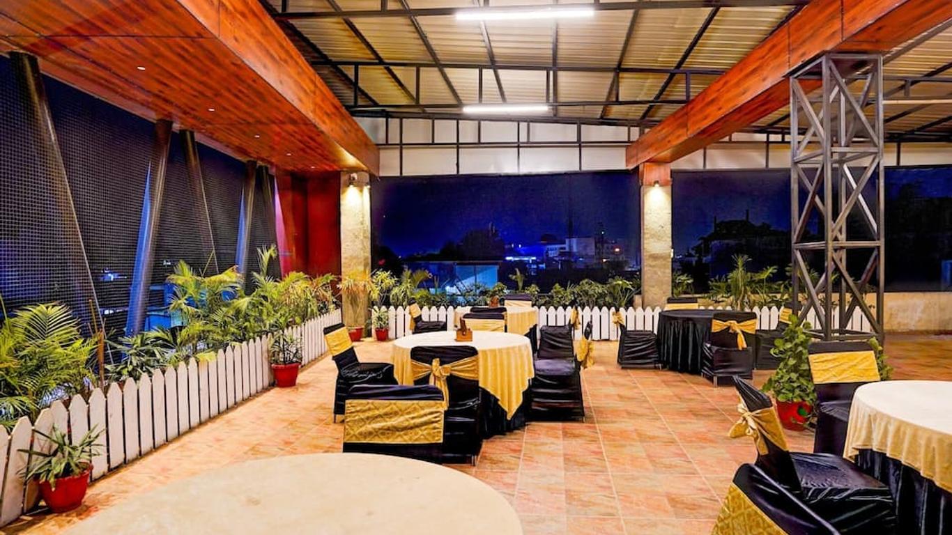 Super Townhouse Prince Chowk Near Railway Station