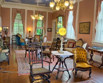 Corners Mansion Inn - A Bed & Breakfast - ויקסבורג - מסעדה
