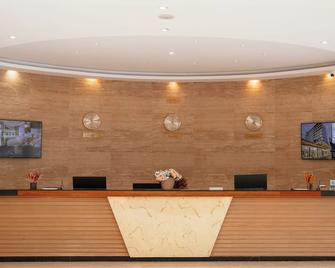 Swiss Lenana Mount Hotel - Nairobi - Front desk