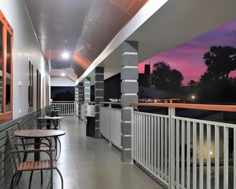 Tanto Hotel - Waingapu - Balcony
