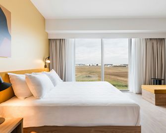Hampton by Hilton Bordeaux Merignac Airport - Mérignac - Schlafzimmer