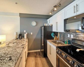 Premium Second Floor Beachfront Suite - Sleeps 4 - Pool and Sauna - Lincoln City - Køkken