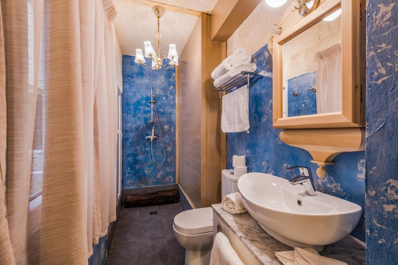 Bathroom view of Valletta Lucente